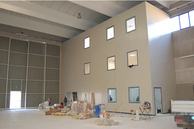 Pannelli Coibentati per realizzare pareti divisorie in un capannone industriale