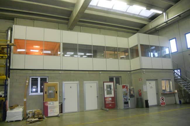 Realizzazione uffici con pareti divisorie mobili componibili per un centro produttivo