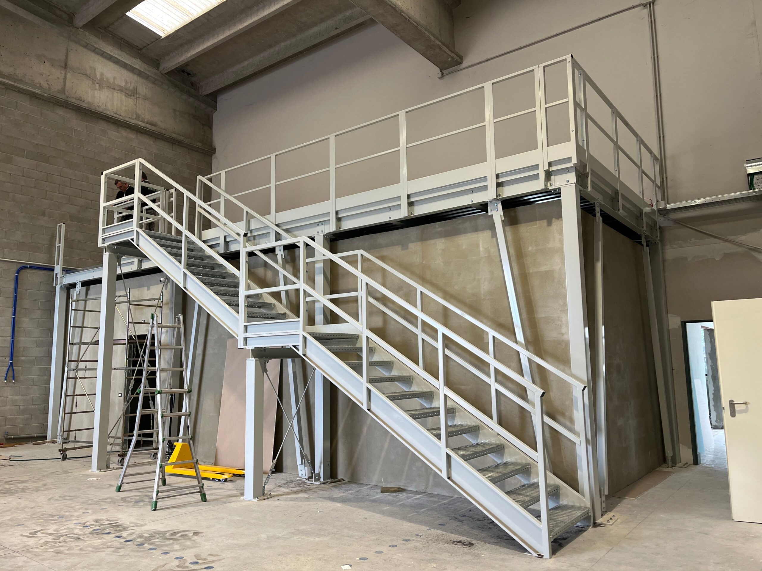 Struttura a Soppalco realizzata in un Officina a Milano