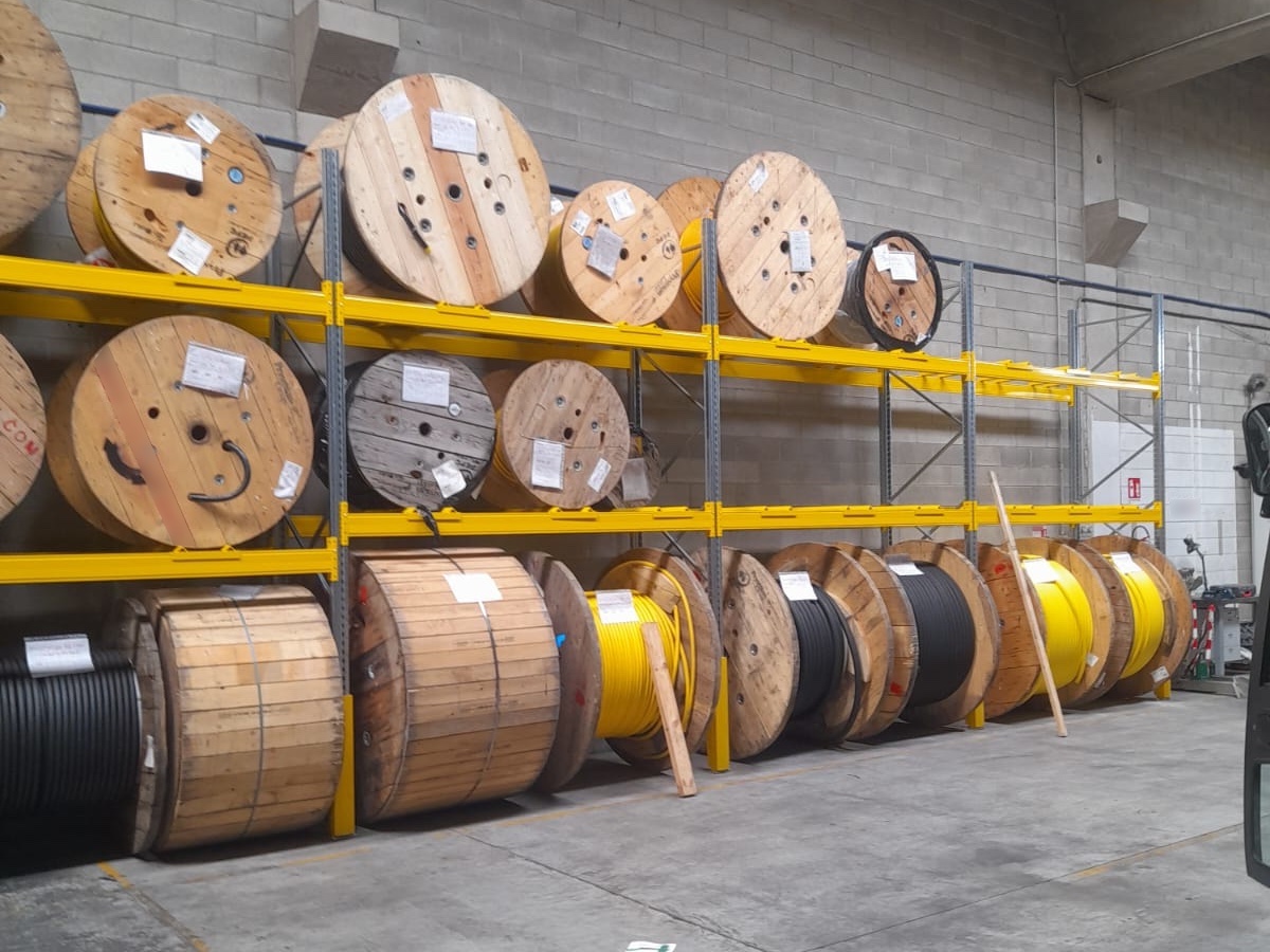 Scaffali per Pallets con Porta Bobine Cavi