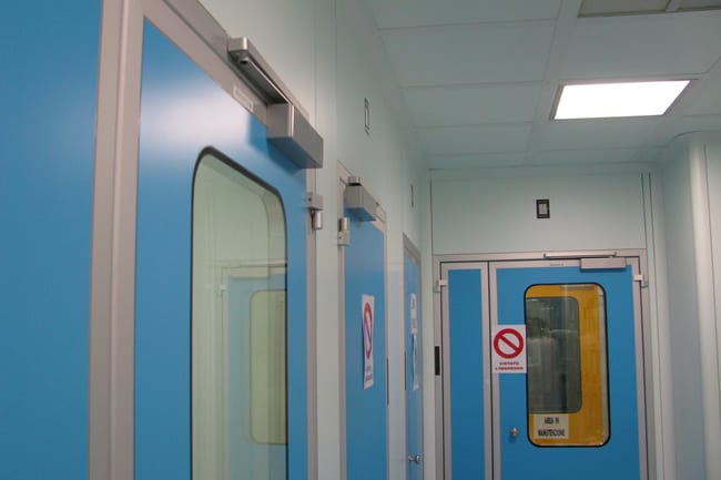 Ambiente Asettico per struttura sanitaria,con Porte Stagne e Pareti per camera bianca