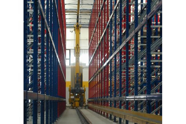 Magazzino Automatico con Trasloelevatori per ottimizzare gli spazi e l'efficienza