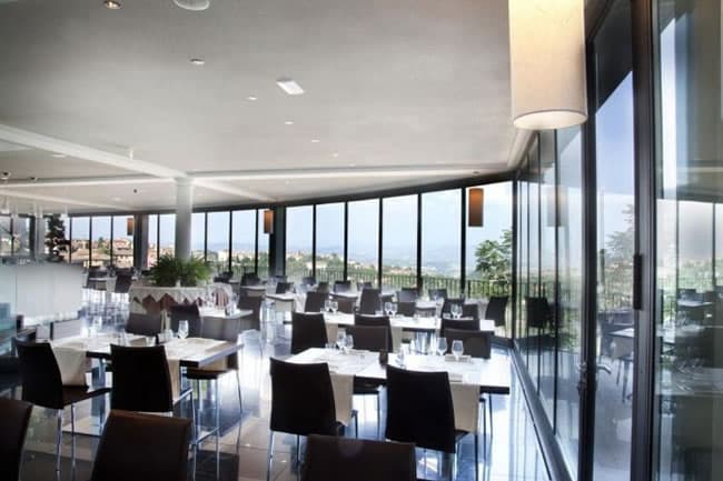 Realizzazione Parete Manovrabile a Vetri per Ristorante sul Lago di Como