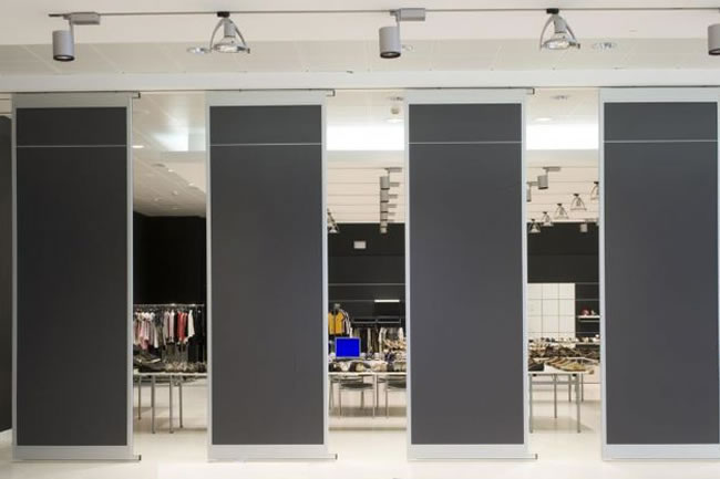 Parete Mobile Manovrabile per dividere sala conferenze, in stanze più piccole