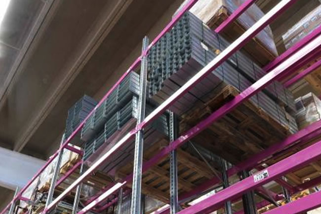 Scaffalature portapallet standard progettate ed installate in un centro logistico in Brianza