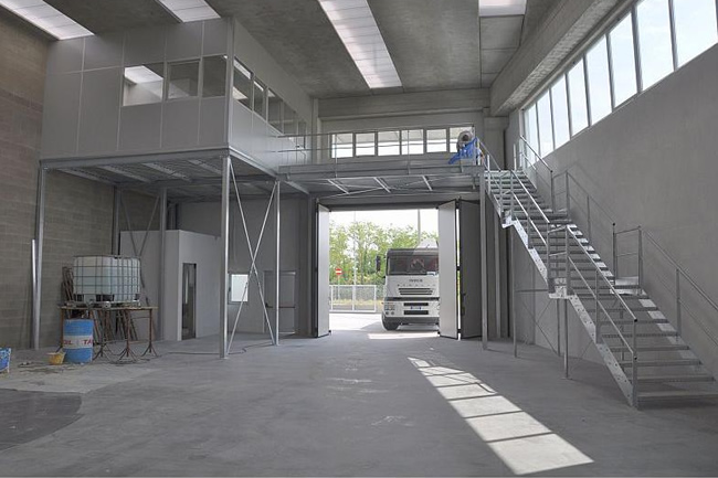 Esempio di Uffici Amministrativi a Soppalco in un capannone industriale
